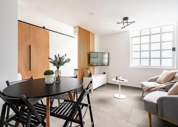 Charming 2br 2ba Historic Building Few Steps Parque España In Trendy Colonia Condesa