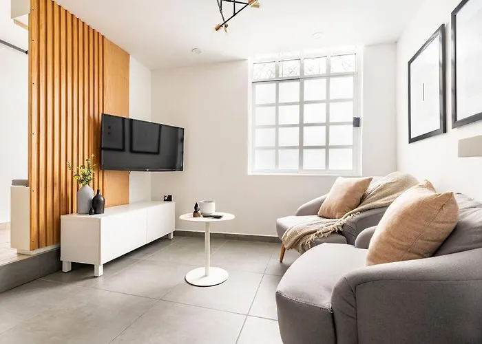 Charming 2br 2ba Historic Building Few Steps Parque España In Trendy Colonia Condesa *