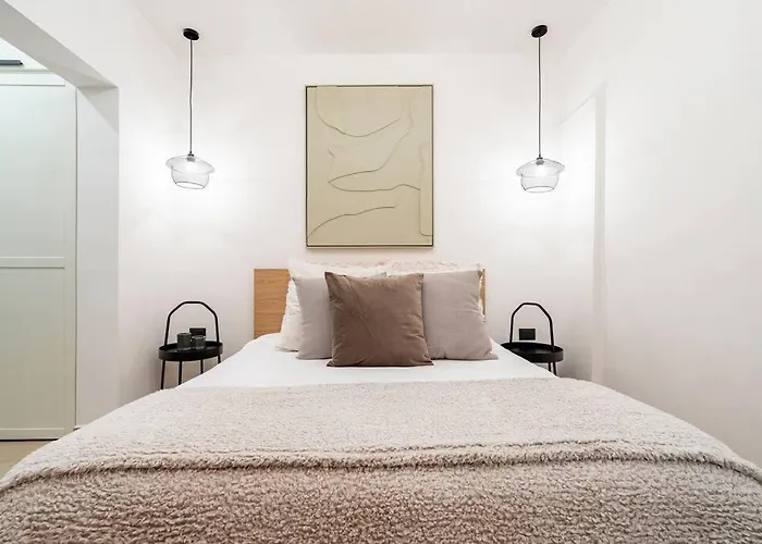 Charming 2br 2ba Historic Building Few Steps Parque España In Trendy Colonia Condesa *