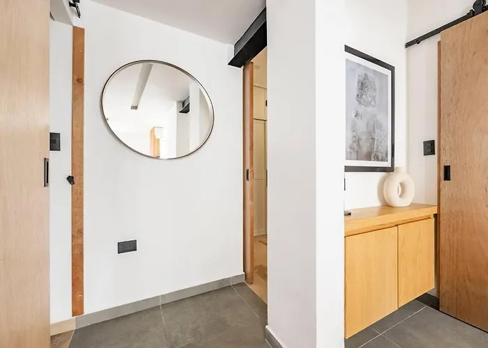 Charming 2br 2ba Historic Building Few Steps Parque España In Trendy Colonia Condesa *